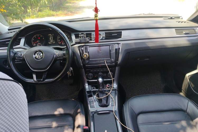 Used Volkswagen Passat 2016 330TSI DSG Luxury Edition Center Console
