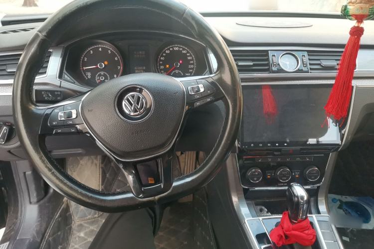 Used Volkswagen Passat 2016 330TSI DSG Luxury Edition Center Console