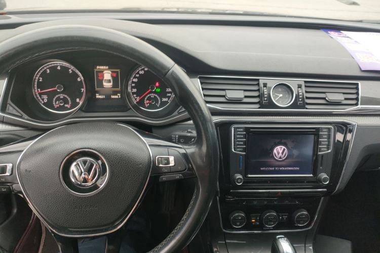 Used Volkswagen Passat 2016 330TSI DSG Prestige Edition Center Console