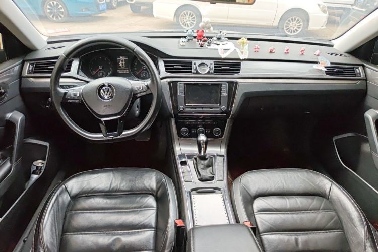 Used Volkswagen Passat 2016 330TSI DSG Luxury Edition Center Console