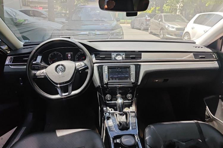 Used Volkswagen Passat 2016 330TSI DSG Prestige Edition Center Console