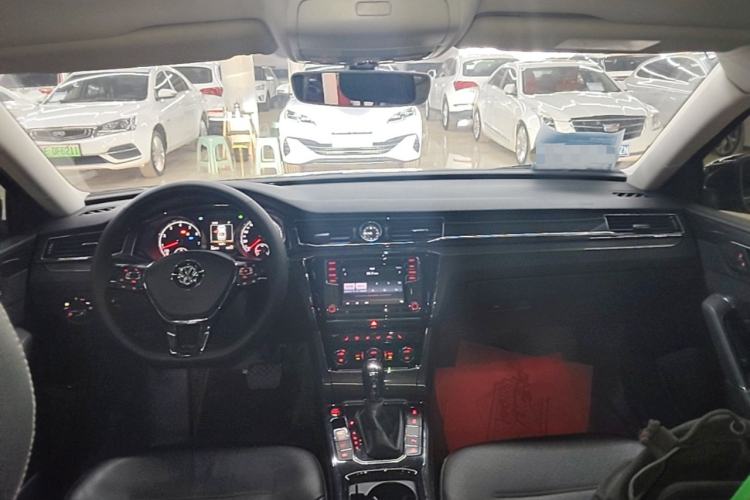 Used Volkswagen Passat 2016 330TSI DSG Prestige Edition Center Console