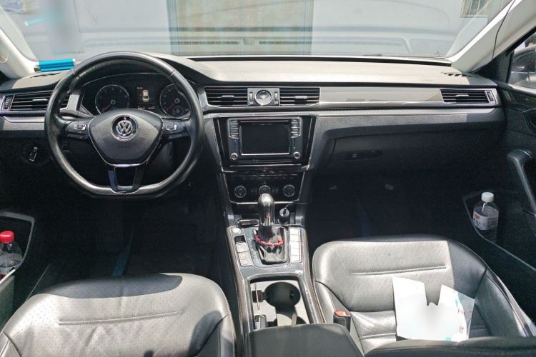 Used Volkswagen Passat 2016 330TSI DSG Prestige Edition Center Console