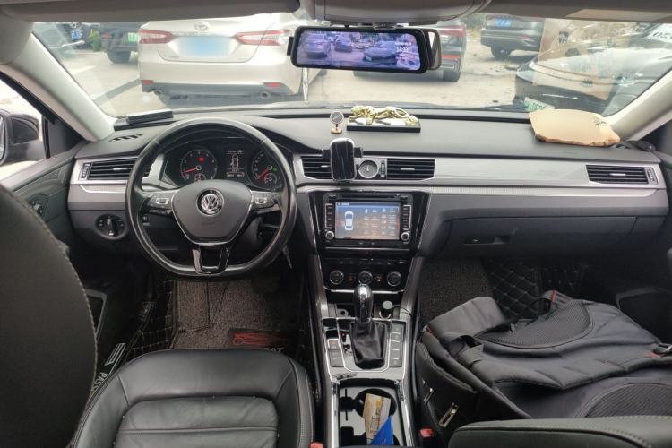 Used Volkswagen Passat 2016 280TSI DSG Prestige Edition Center Console