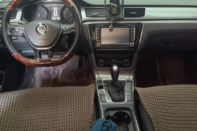 Used Volkswagen Passat 2016 330TSI DSG Luxury Edition Center Console