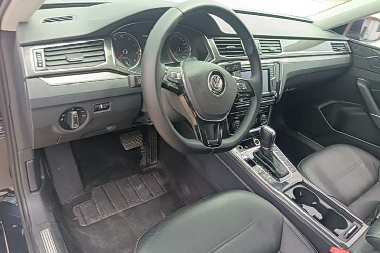 Used Volkswagen Passat 2016 330TSI DSG Prestige Edition Center Console