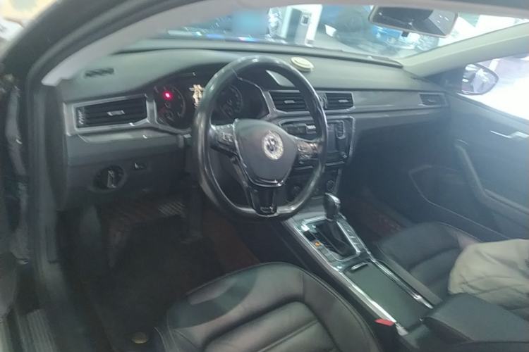Used Volkswagen Passat 2016 330TSI DSG Luxury Edition Center Console