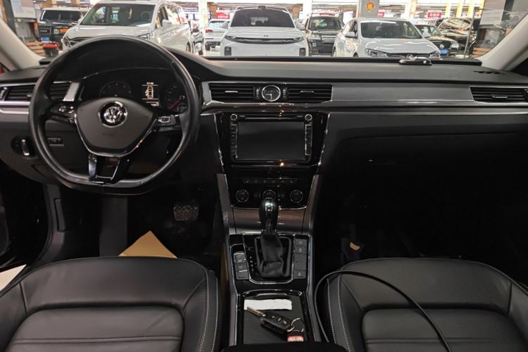 Used Volkswagen Passat 2016 330TSI DSG Luxury Edition Center Console