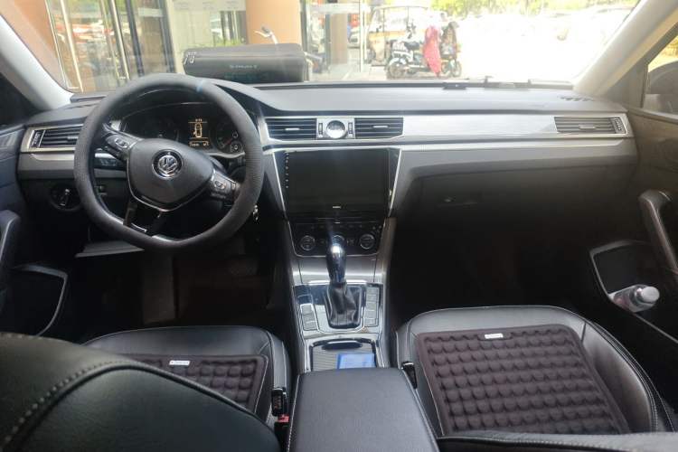 Used Volkswagen Passat 2016 330TSI DSG Luxury Edition Center Console