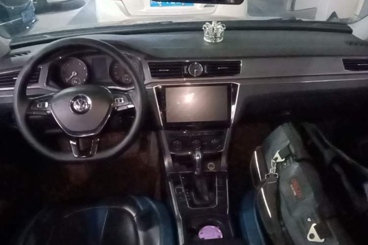 Used Volkswagen Passat  Center Console