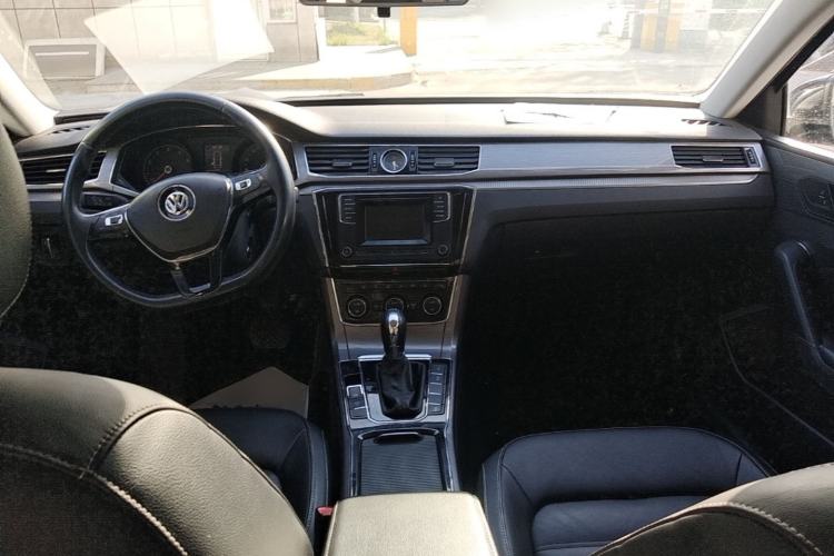 Used Volkswagen Passat 2016 280TSI DSG Prestige Edition Center Console