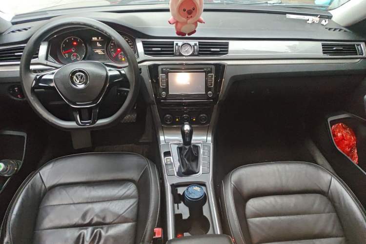Used Volkswagen Passat 2016 330TSI DSG Luxury Edition Center Console