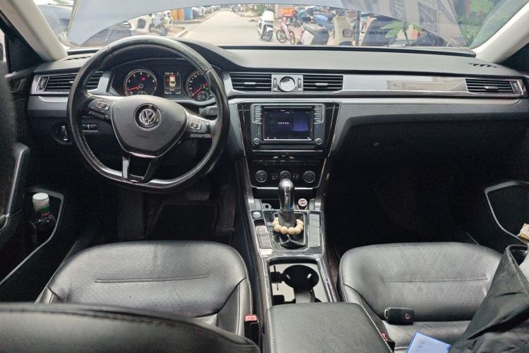 Used Volkswagen Passat 2016 330TSI DSG Prestige Edition Center Console