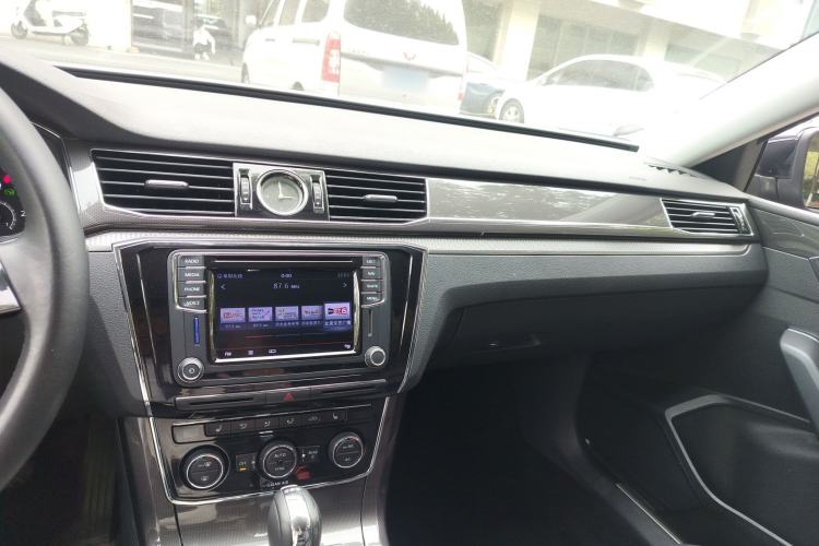 Used Volkswagen Passat 2016 330TSI DSG Prestige Edition Center Console