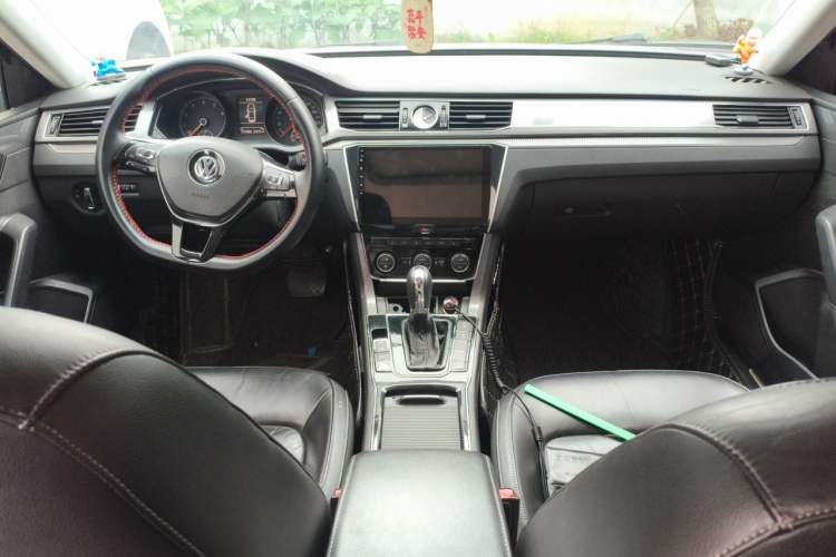 Used Volkswagen Passat 2016 330TSI DSG Luxury Edition Center Console