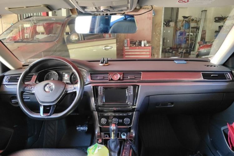 Used Volkswagen Passat 2016 330TSI DSG Prestige Edition Center Console