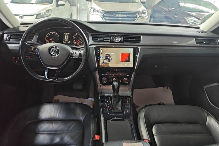 Used Volkswagen Passat 2016 330TSI DSG Luxury Edition Center Console