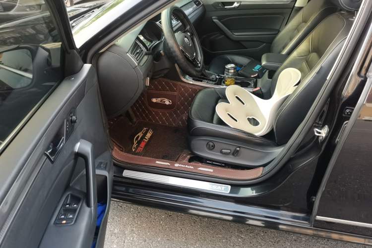 Used Volkswagen Passat 2016 330TSI DSG Luxury Edition Driver Seat