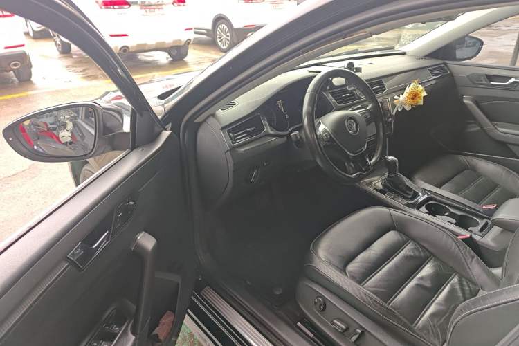 Used Volkswagen Passat 2016 330TSI DSG Luxury Edition Driver Seat