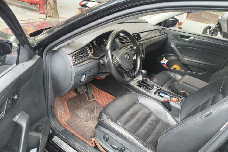 Used Volkswagen Passat 2016 330TSI DSG Luxury Edition Driver Seat