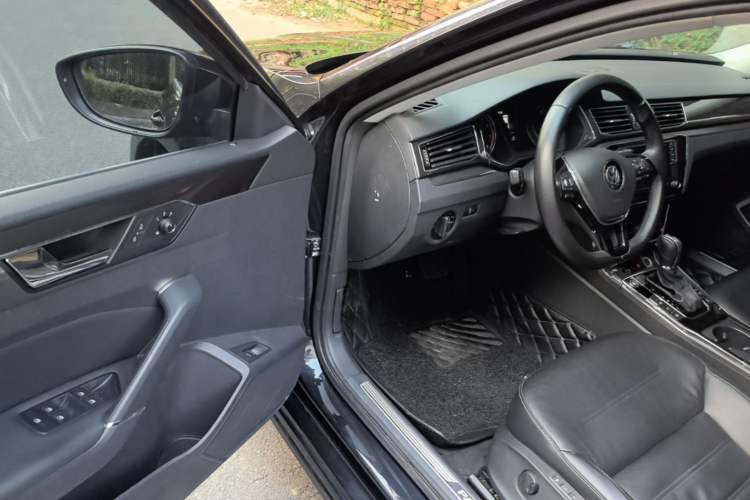 Used Volkswagen Passat 2016 380TSI DSG Prestige Edition Driver Seat