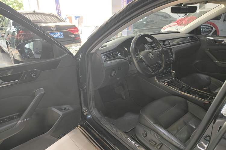 Used Volkswagen Passat 2016 330TSI DSG Prestige Edition Driver Seat