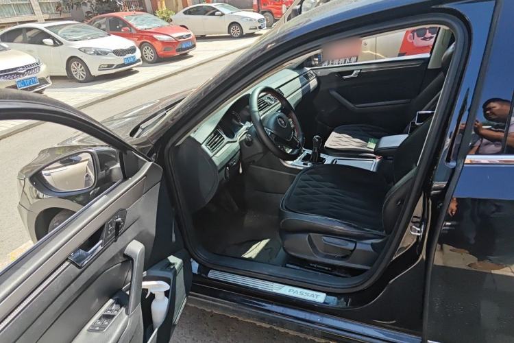 Used Volkswagen Passat 2016 280TSI Manual Luxury Edition Driver Seat