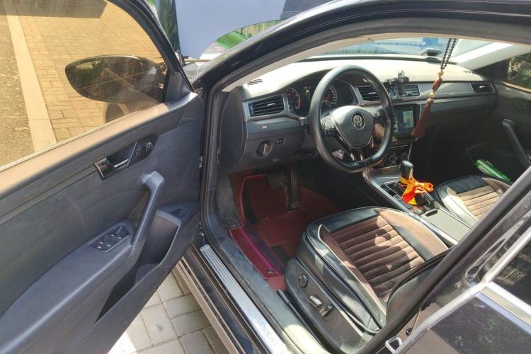 Used Volkswagen Passat 2016 330TSI DSG Luxury Edition Driver Seat