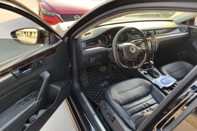 Used Volkswagen Passat 2016 380TSI DSG Ultimate Edition Driver Seat