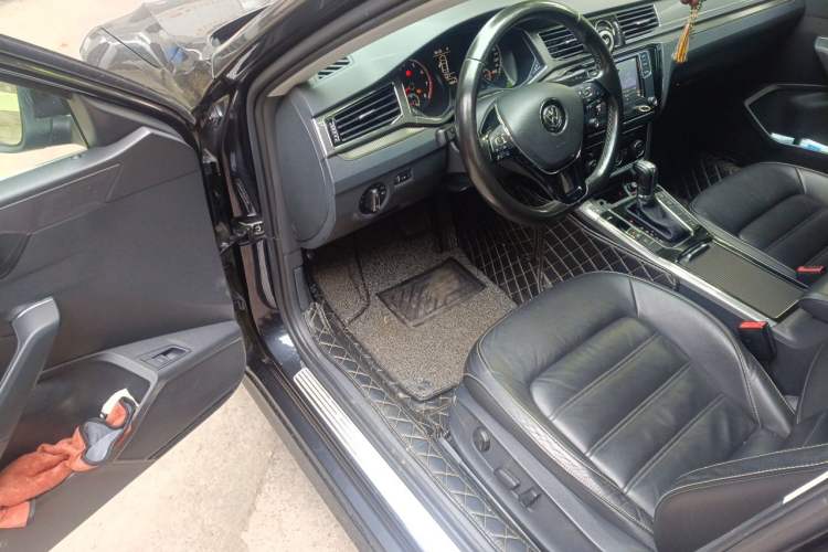 Used Volkswagen Passat 2016 330TSI DSG Luxury Edition Driver Seat