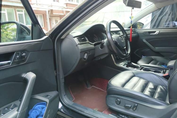 Used Volkswagen Passat 2016 330TSI DSG Luxury Edition Driver Seat