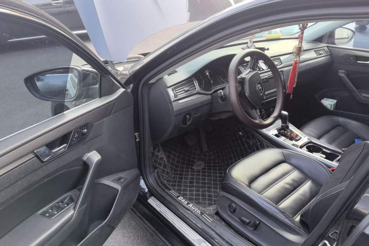 Used Volkswagen Passat 2016 330TSI DSG Luxury Edition Driver Seat