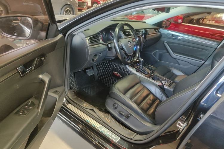 Used Volkswagen Passat 2016 330TSI DSG Luxury Edition Driver Seat