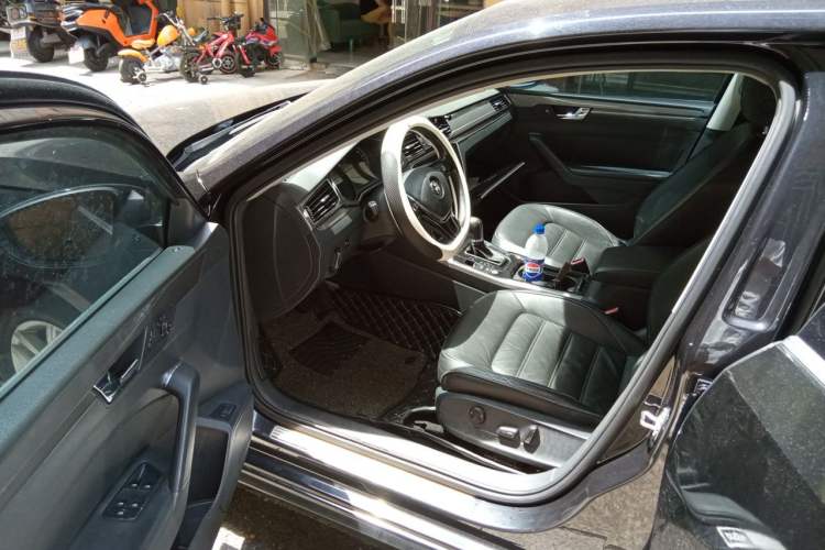 Used Volkswagen Passat 2016 330TSI DSG Luxury Edition Driver Seat