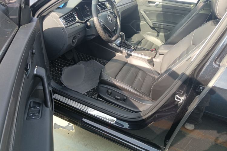 Used Volkswagen Passat 2016 330TSI DSG Luxury Edition Driver Seat