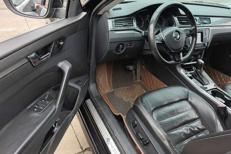 Used Volkswagen Passat 2016 330TSI DSG Luxury Edition Driver Seat