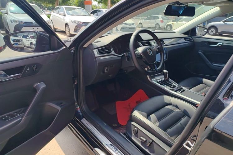 Used Volkswagen Passat 2016 330TSI DSG Luxury Edition Driver Seat
