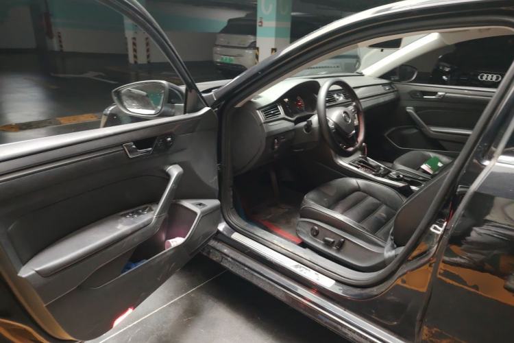 Used Volkswagen Passat 2016 330TSI DSG Luxury Edition Driver Seat