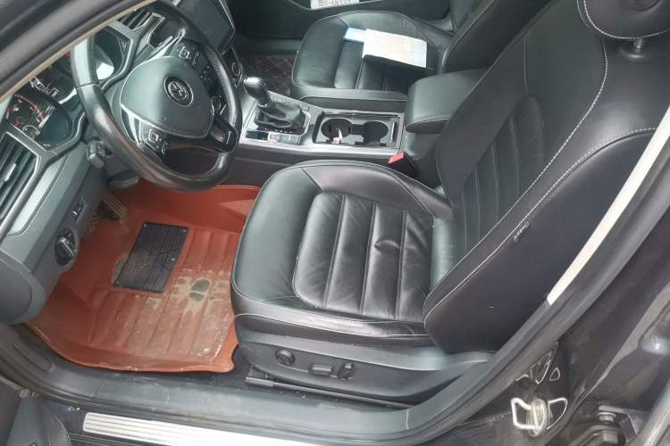 Used Volkswagen Passat 2016 330TSI DSG Luxury Edition Driver Seat
