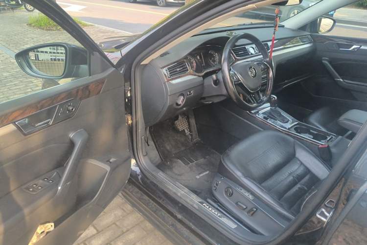 Used Volkswagen Passat 2016 380TSI DSG Ultimate Edition Driver Seat