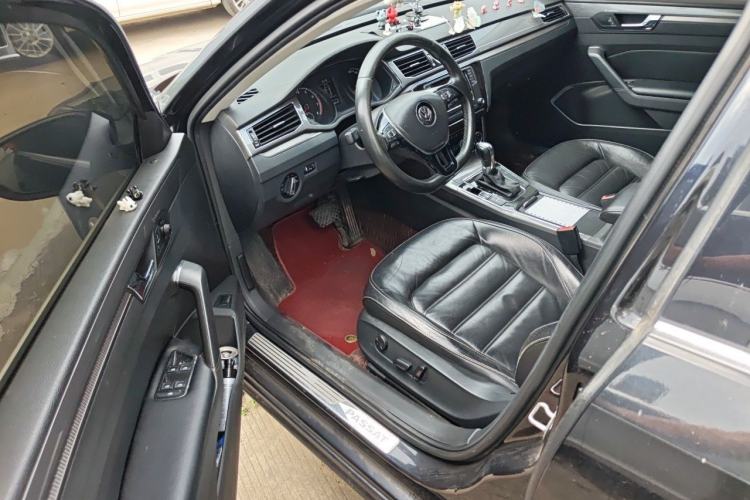 Used Volkswagen Passat 2016 330TSI DSG Luxury Edition Driver Seat