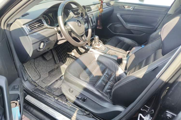 Used Volkswagen Passat 2016 330TSI DSG Luxury Edition Driver Seat