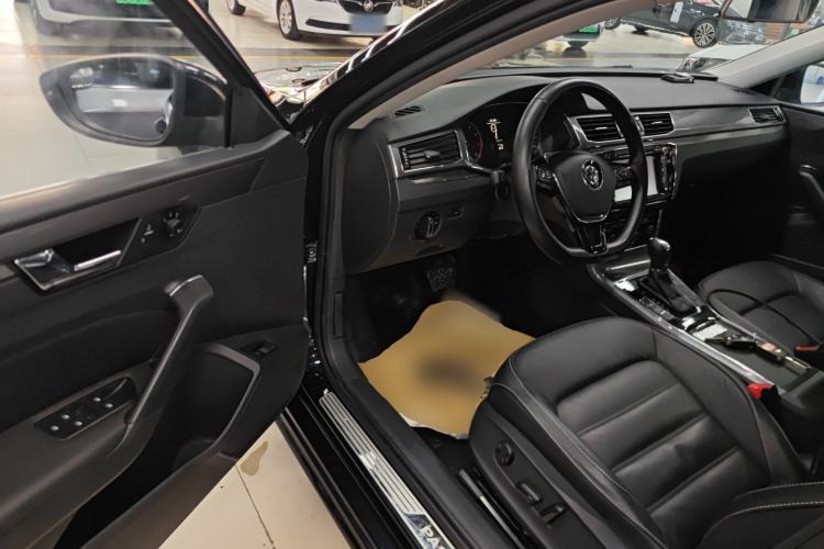Used Volkswagen Passat 2016 330TSI DSG Luxury Edition Driver Seat