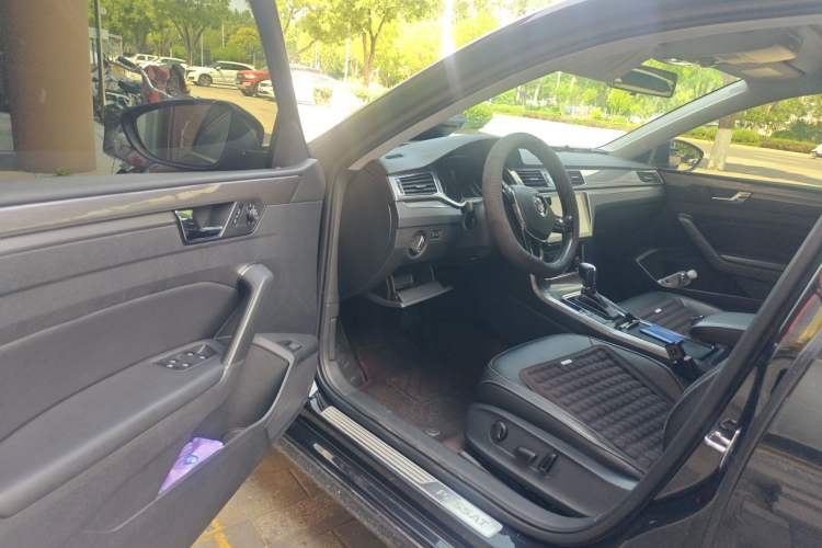 Used Volkswagen Passat 2016 330TSI DSG Luxury Edition Driver Seat