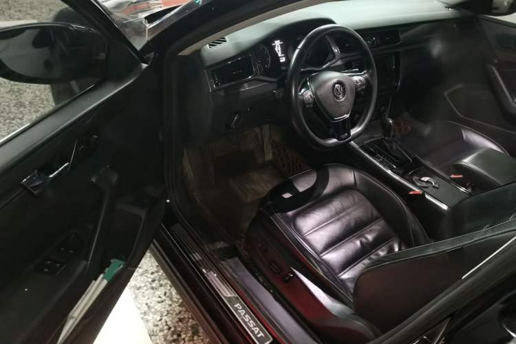 Used Volkswagen Passat 2016 330TSI DSG Luxury Edition Driver Seat