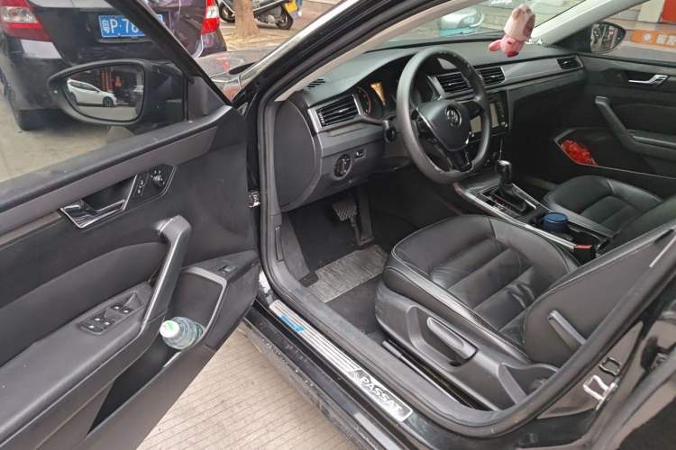 Used Volkswagen Passat 2016 330TSI DSG Luxury Edition Driver Seat