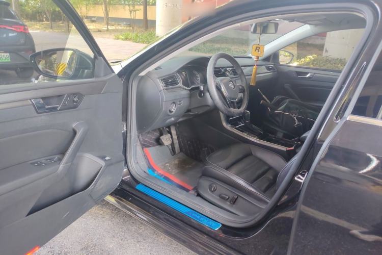 Used Volkswagen Passat 2016 330TSI DSG Luxury Edition Driver Seat