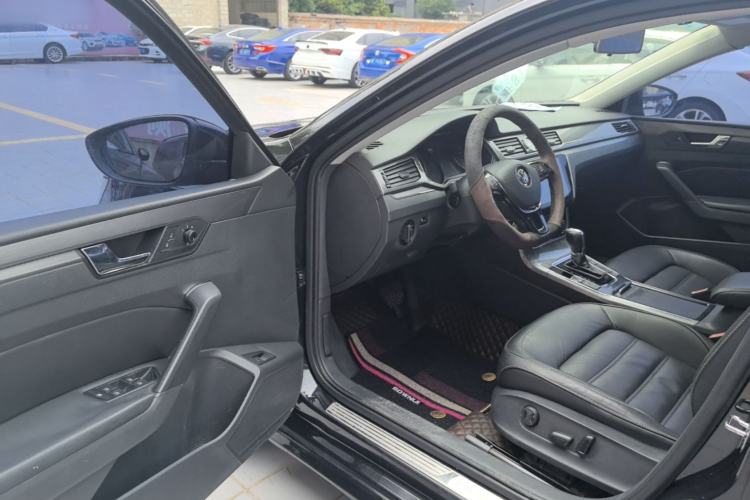 Used Volkswagen Passat 2016 330TSI DSG Luxury Edition Driver Seat