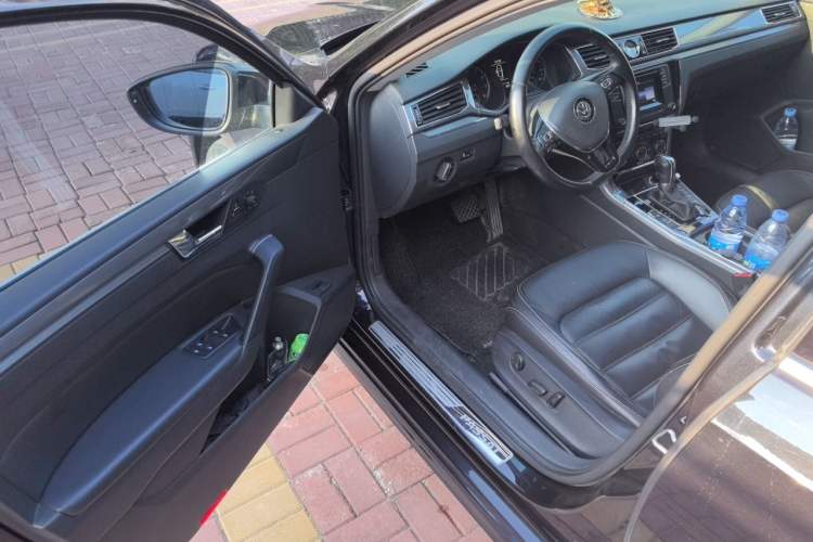 Used Volkswagen Passat 2016 330TSI DSG Luxury Edition Driver Seat