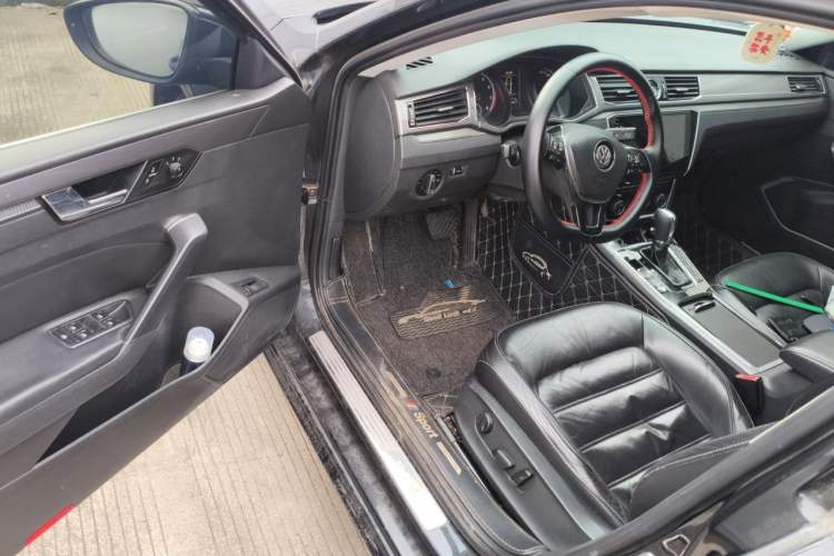 Used Volkswagen Passat 2016 330TSI DSG Luxury Edition Driver Seat